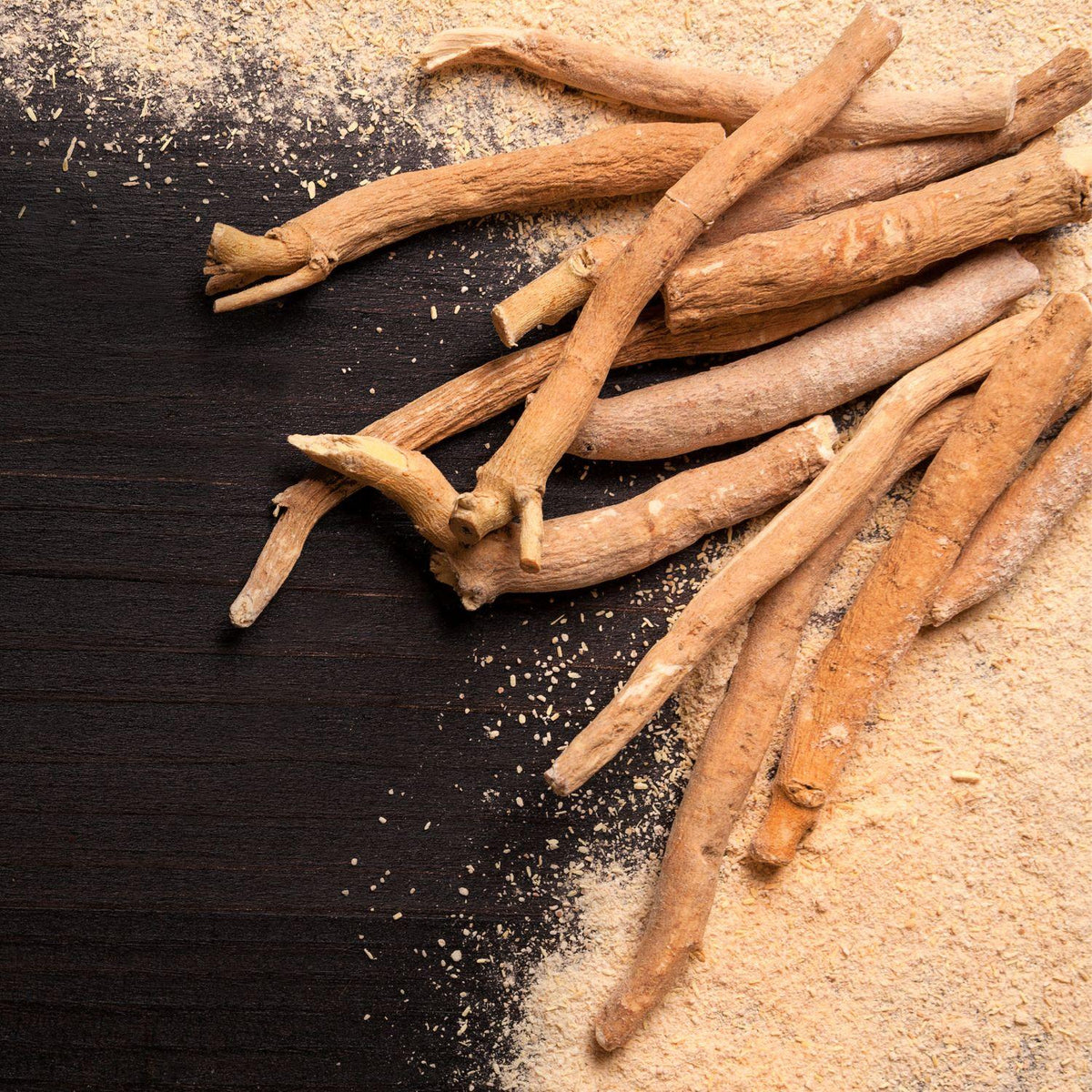 Ashwagandha Rinde auf dem Tisch | Naturstoff