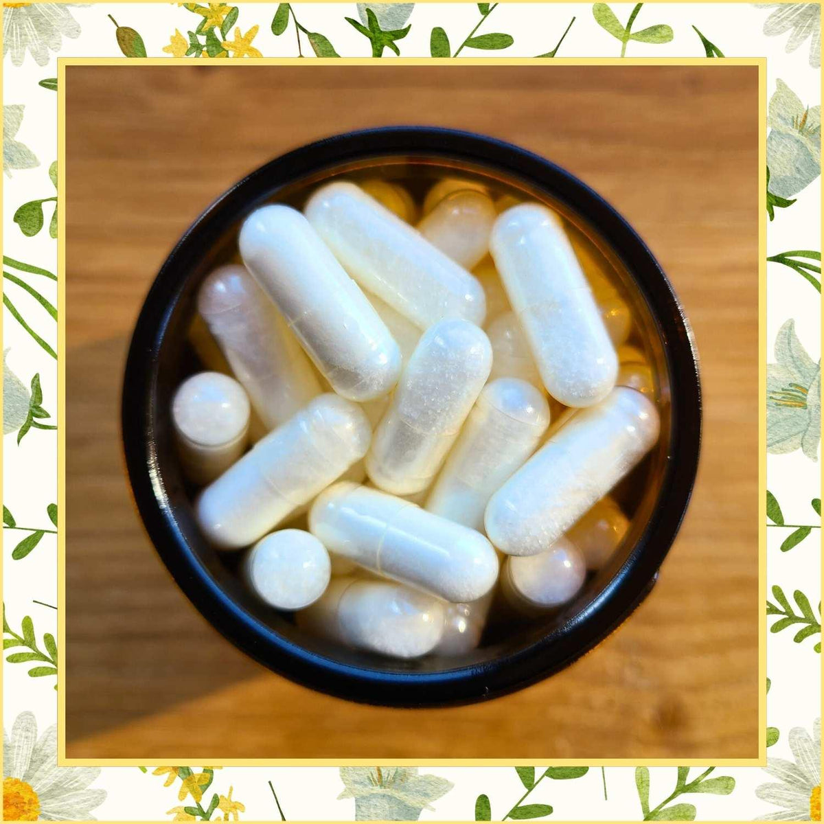Kalium Kapseln in Glastiegel auf Holztisch | Naturstoff